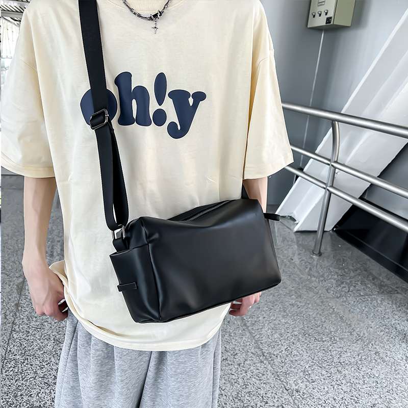 シンプル軽量サコッシュ