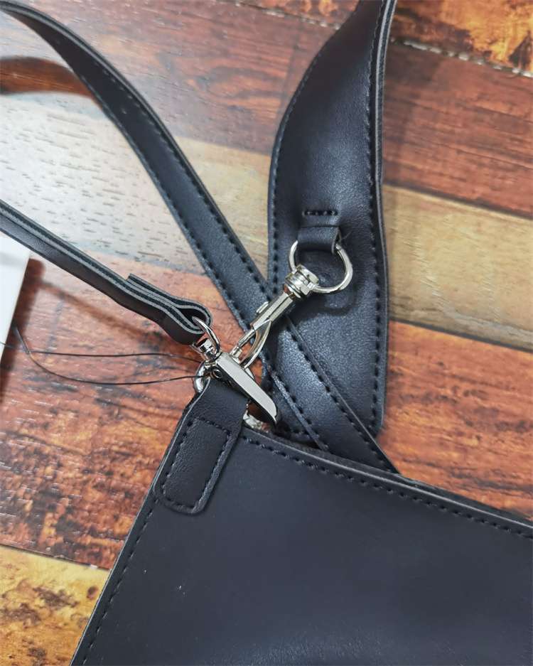 シンプル軽量サコッシュ