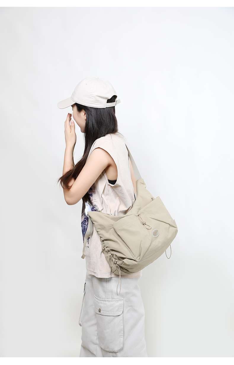 サコッシュ 軽量スポーティショルダーバッグ