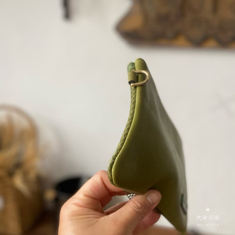 なめし革の職人手作りミニサコッシュ