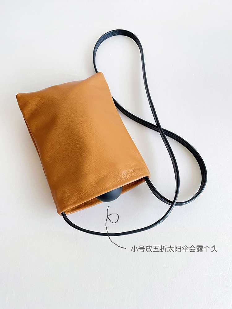 サコッシュ シンプル革素材ミニショルダー