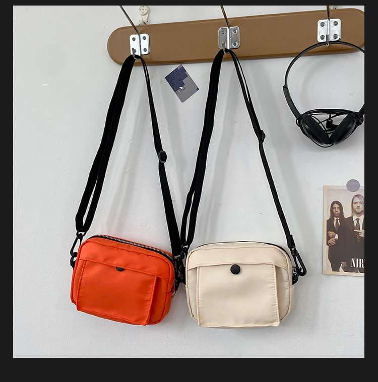コンパクトサコッシュバッグ