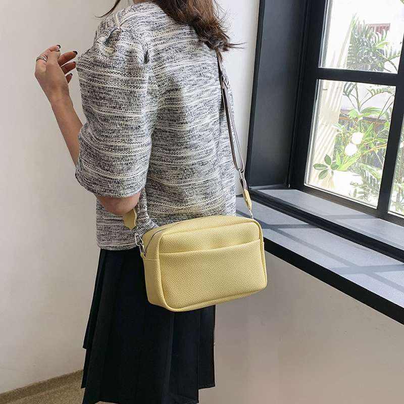 上質シンプル小型サコッシュ