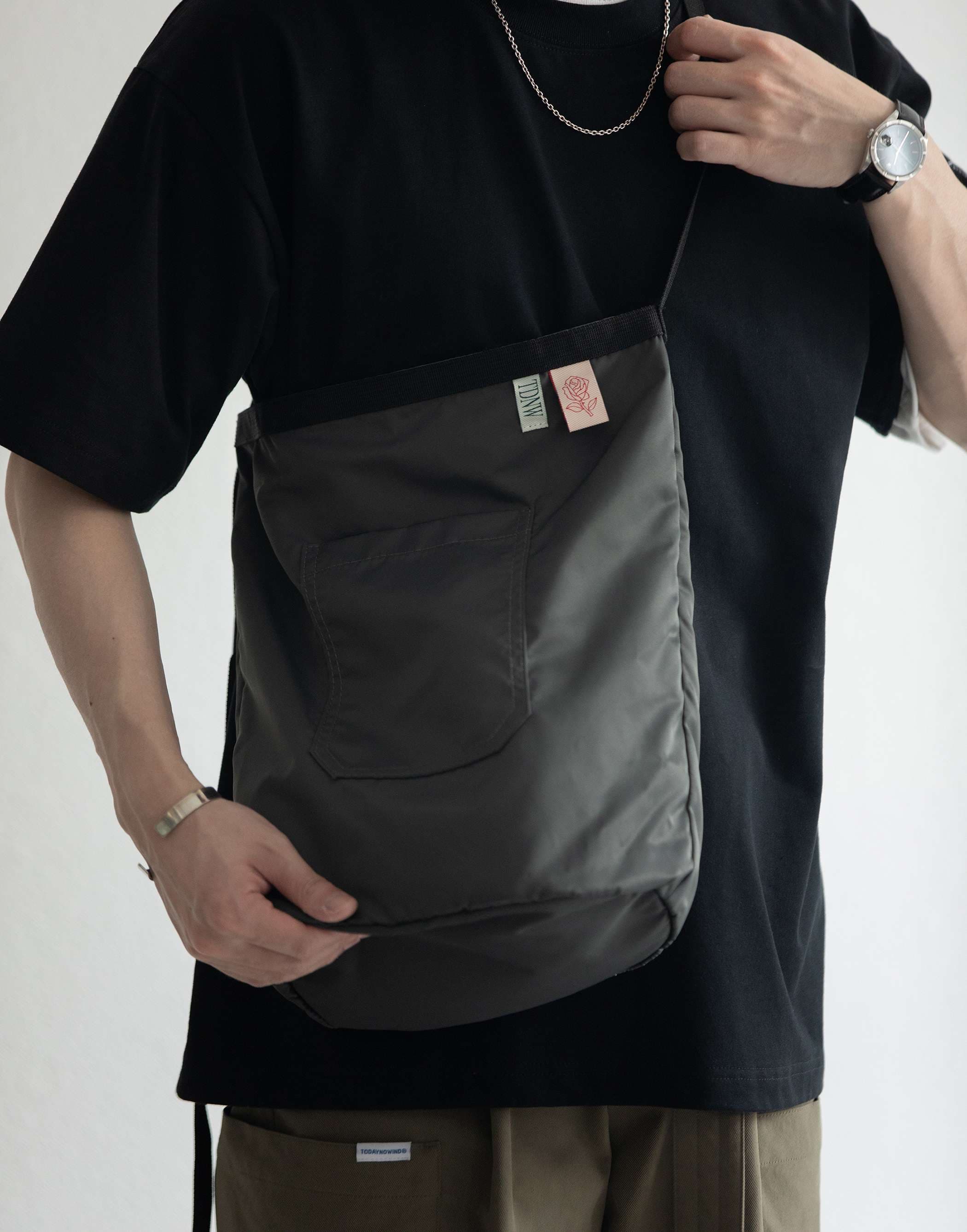 サコッシュ 軽量シンプル肩掛けバッグ