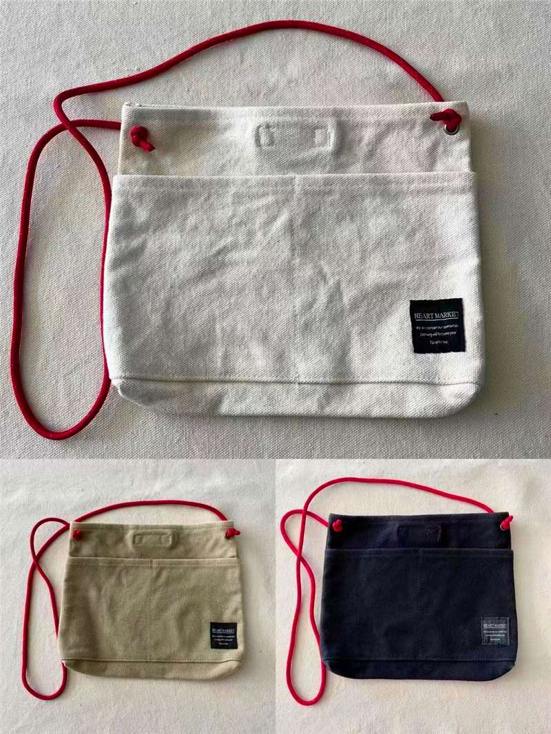 機能性抜群のサコッシュバッグ