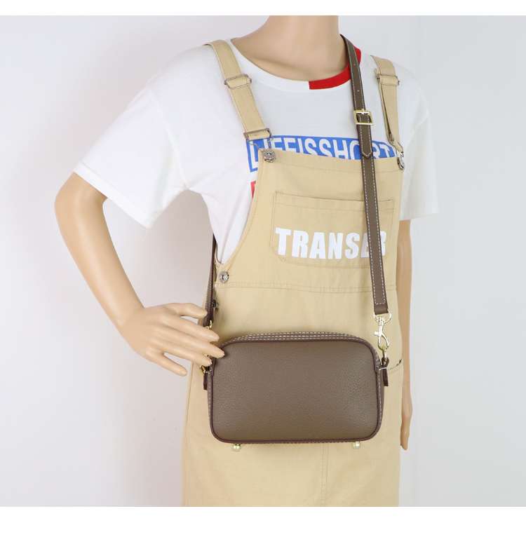 サコッシュ 上質な革製ミニショルダーバッグ