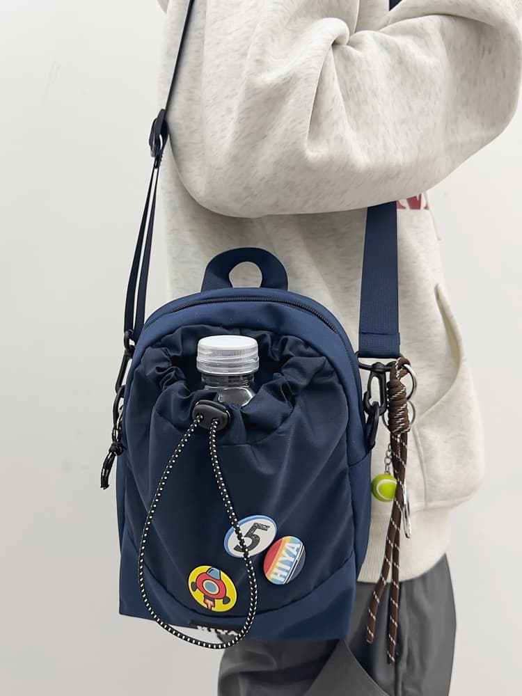 防水ミニショルダーサコッシュ ペットボトルポケット付き