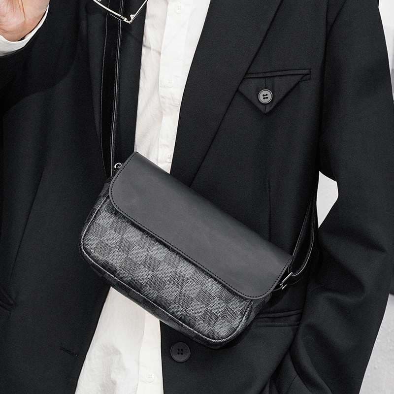 サコッシュ 洗練ミニマル革製サコッシュ