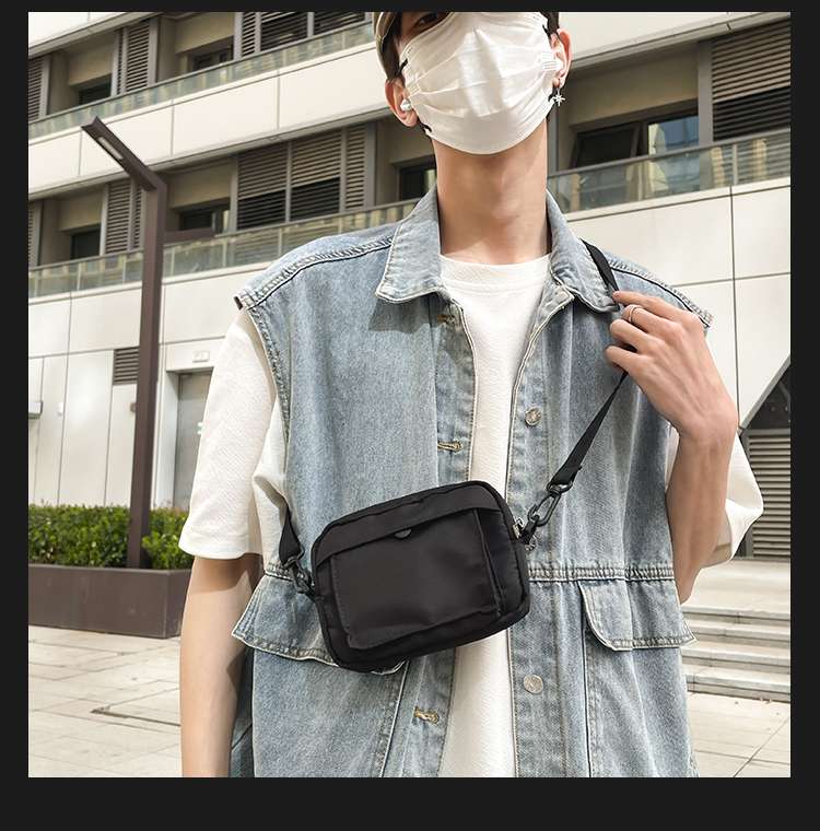 コンパクトサコッシュバッグ