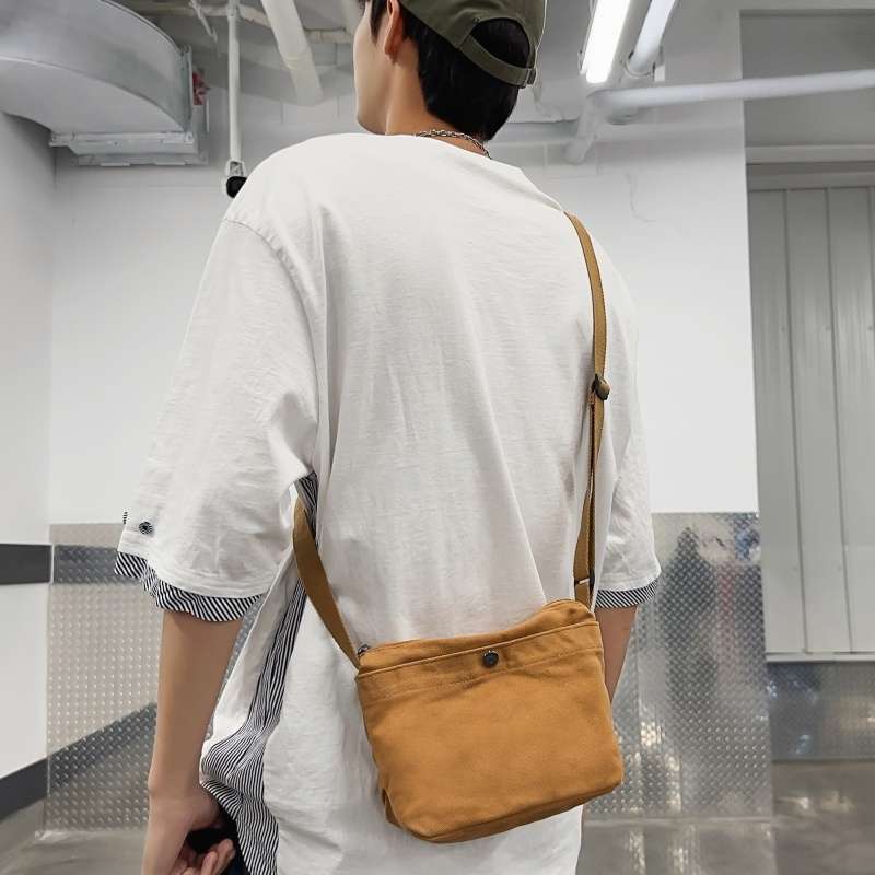 軽量スタイリッシュサコッシュ