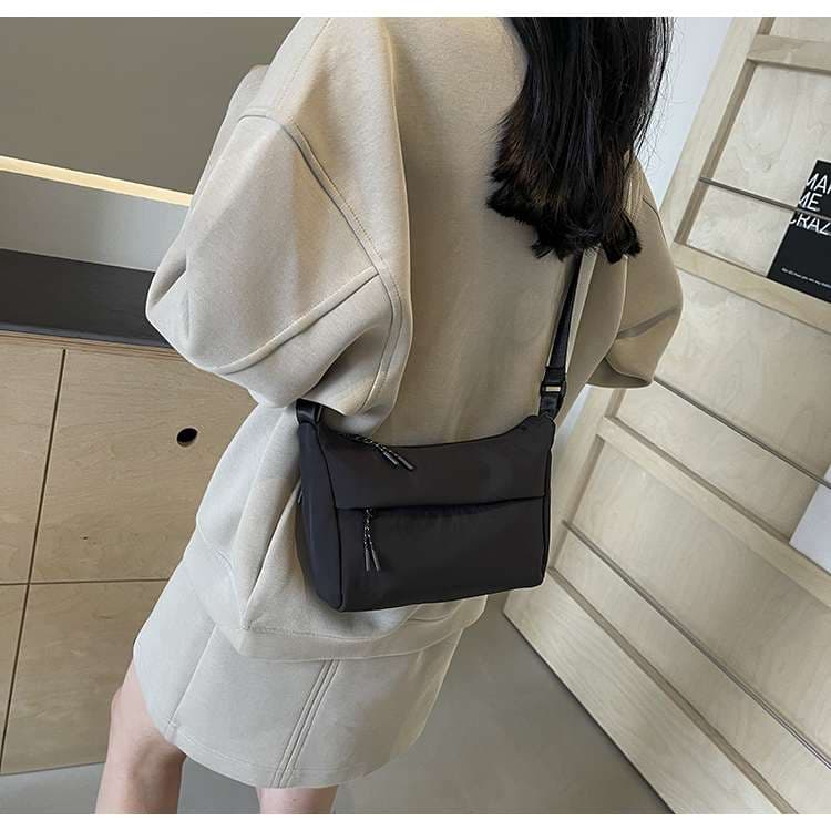 シンプル軽量サコッシュ