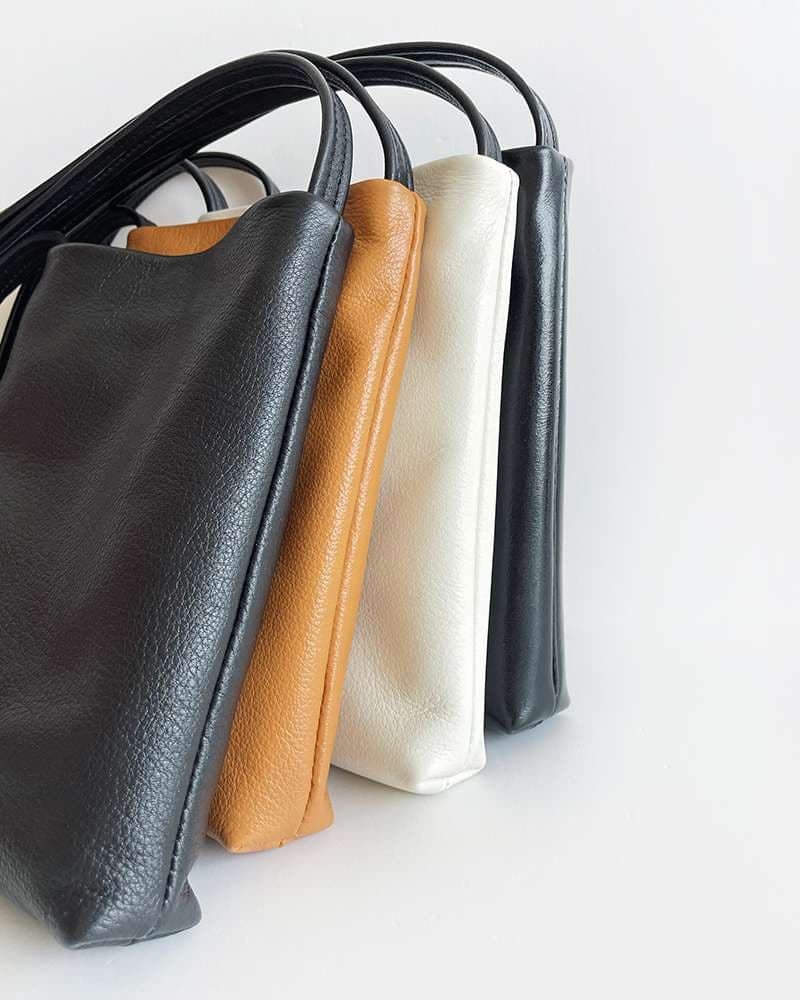 サコッシュ シンプル革素材ミニショルダー