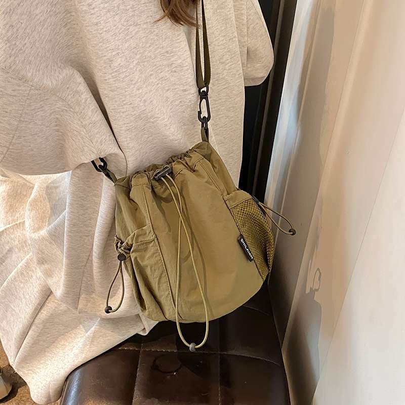 サコッシュ シンプル巾着風ショルダーバッグ