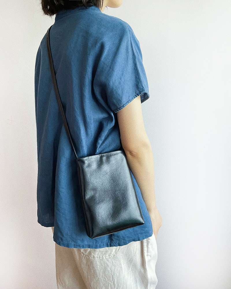 サコッシュ シンプル革素材ミニショルダー