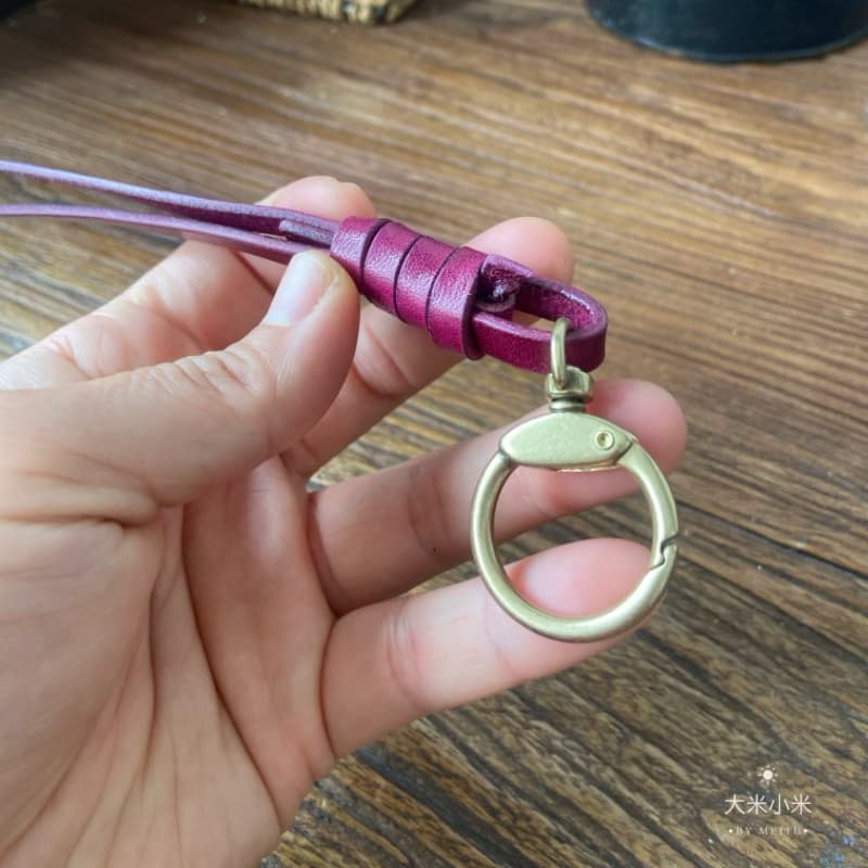 なめし革の職人手作りミニサコッシュ