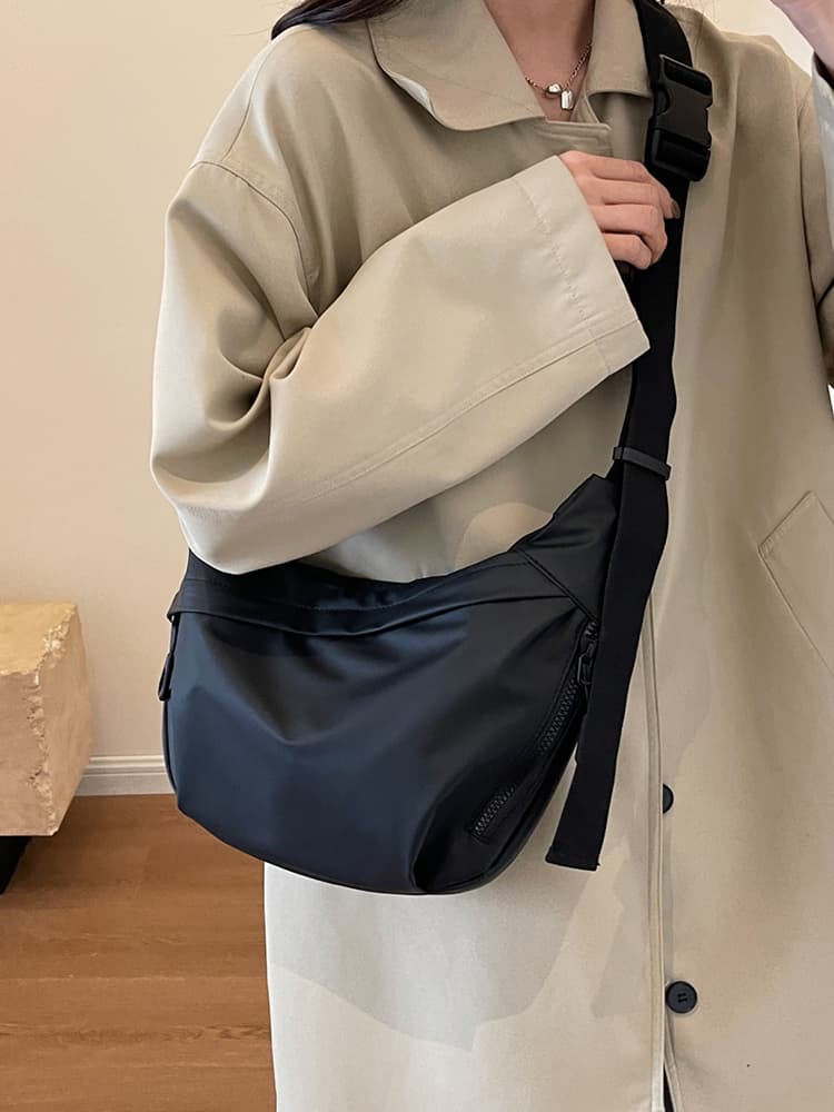 大容量防水軽量サコッシュバッグ