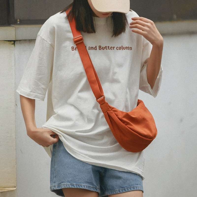 サコッシュ スタイリッシュ三日月バッグ