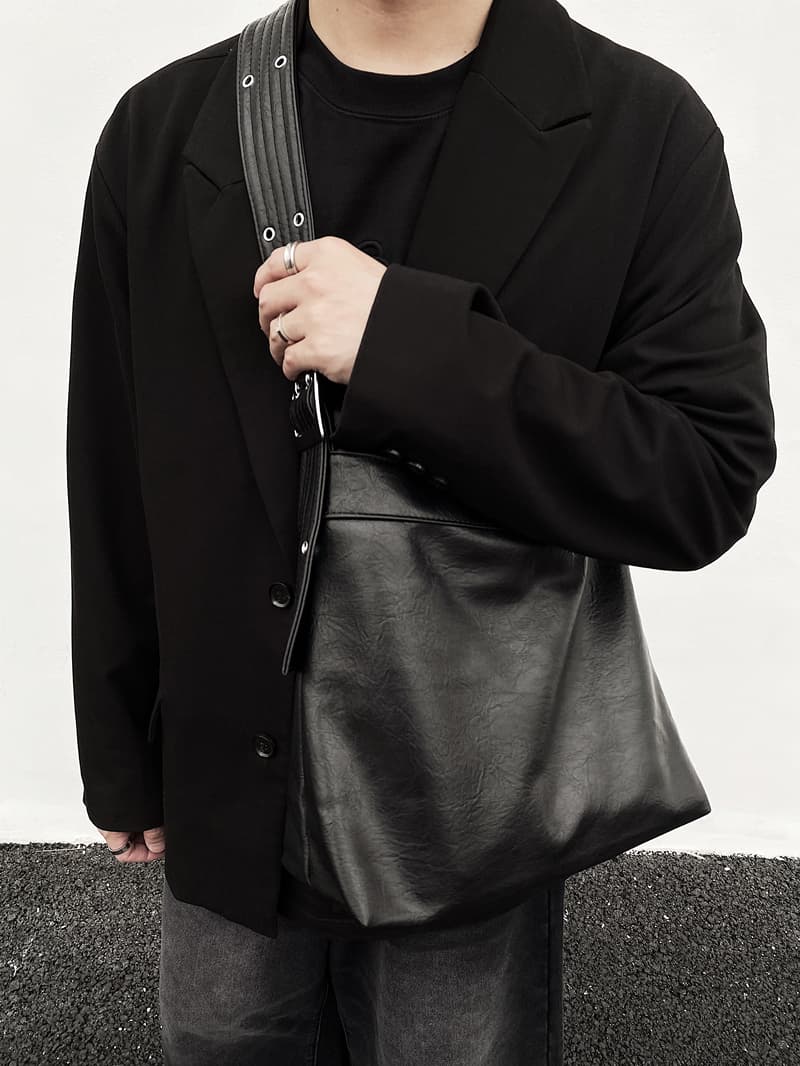 クラシカルレザーサコッシュ 大人上質