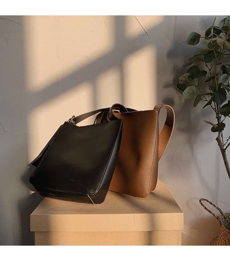 サコッシュ 上質なシンプルショルダーバッグ