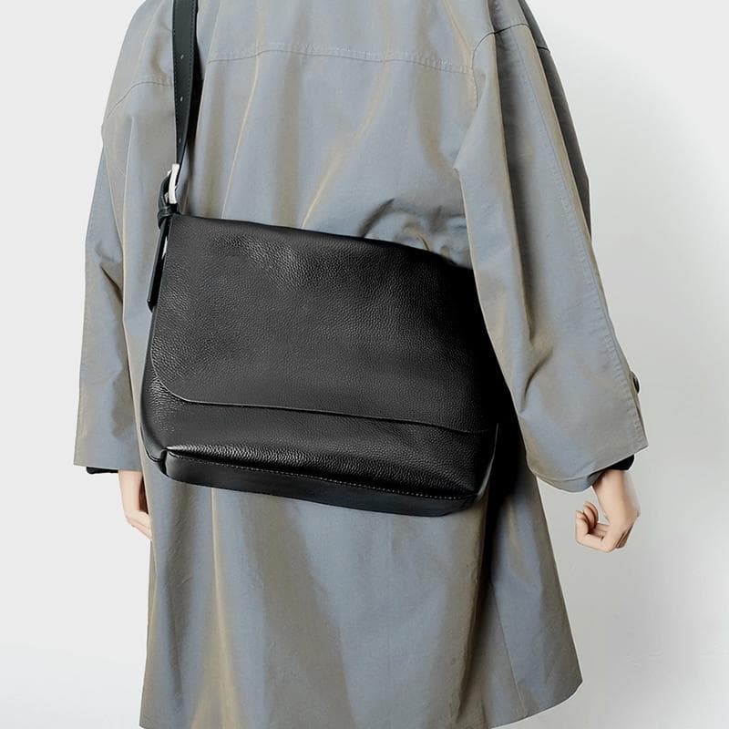 シンプル上質レザーサコッシュ
