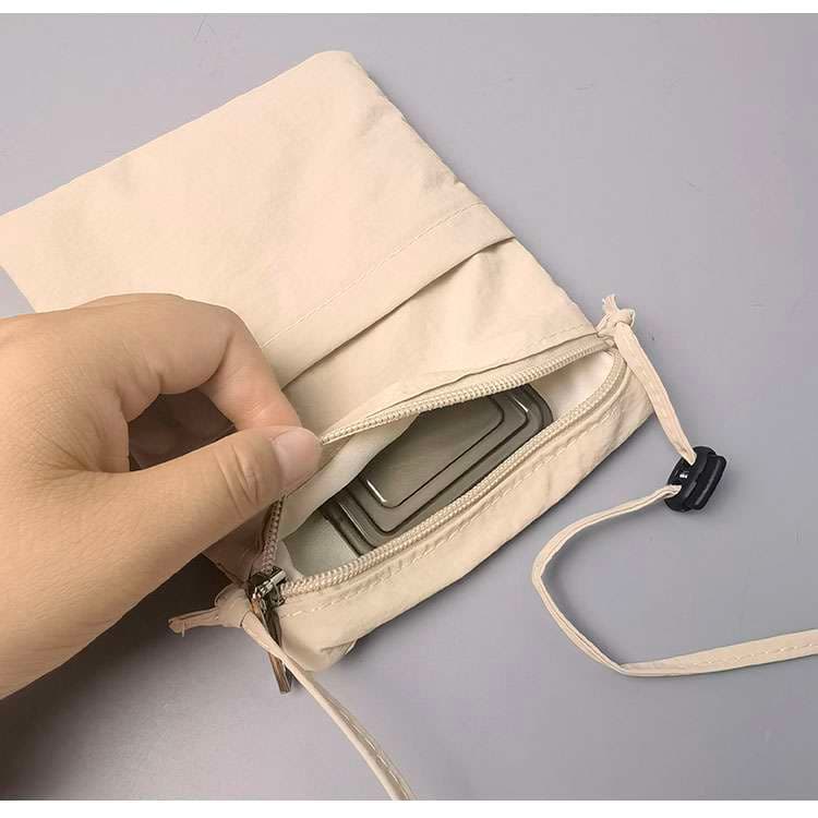 サコッシュ 軽量コンパクト携帯ポーチ
